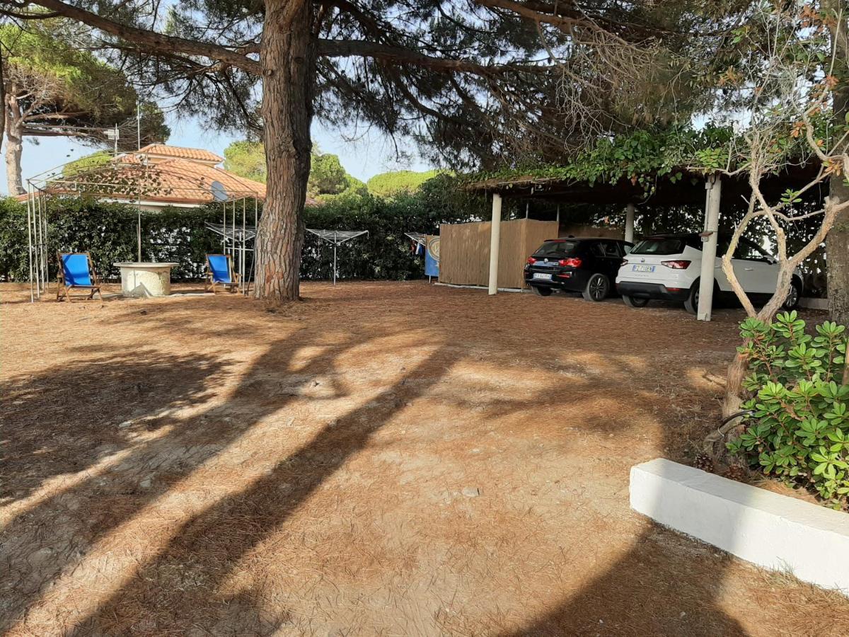 Villa Valentini: Beachfront Comfort with Garden and Private Parking Minturno Exterior photo