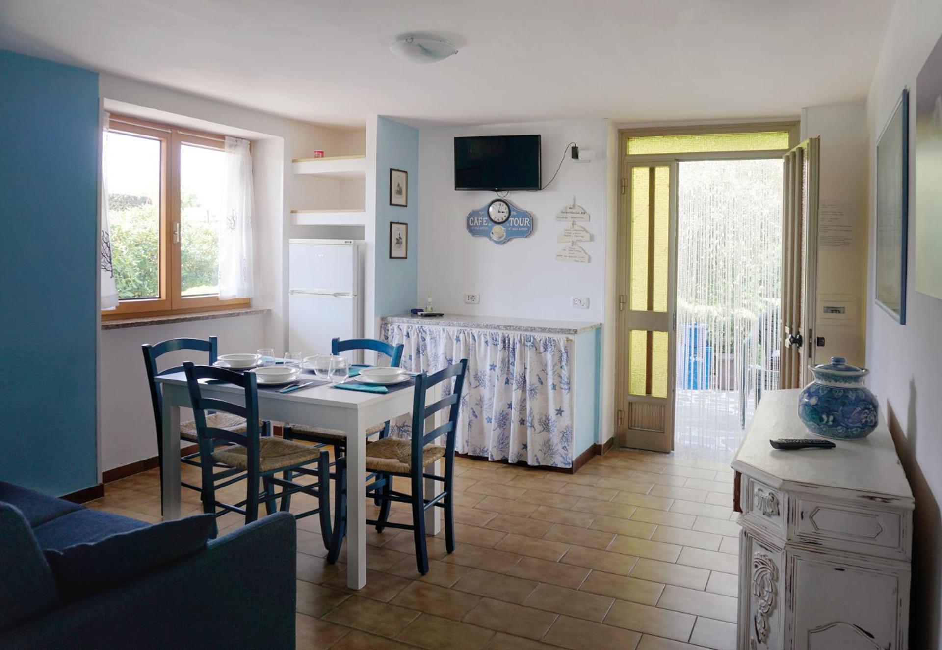 Villa Valentini: Beachfront Comfort with Garden and Private Parking Minturno Exterior photo
