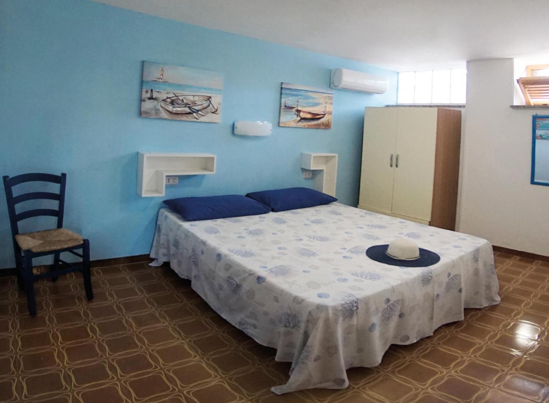 Villa Valentini: Beachfront Comfort with Garden and Private Parking Minturno Exterior photo