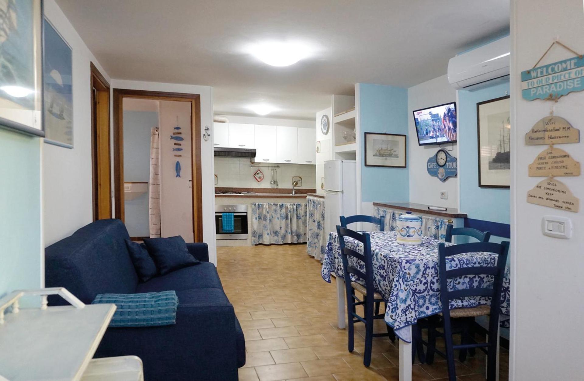 Villa Valentini: Beachfront Comfort with Garden and Private Parking Minturno Exterior photo